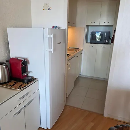 Apartment Front De *